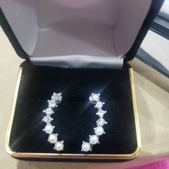 Earings - Picture 3 of 4